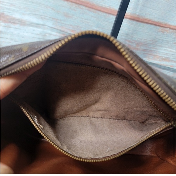 450 "Trocadero 23" Authentic Louis Vuitton Monogram Trocadero 23 bag - Picture 10 of 12